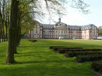 b_400_250_16777215_0_0_images_stories_fotos_westenmuenster_2005_schloss-front550.jpg